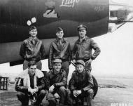 Asisbiz 41-31622 B-26B Marauder 9AF 386BG554BS RUx Litjo with crew at Boxted Field Essex England 12 Sep 1943 02