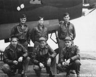 Asisbiz 41-31622 B-26B Marauder 9AF 386BG554BS RUx Litjo with crew at Boxted Field Essex England 12 Sep 1943 04