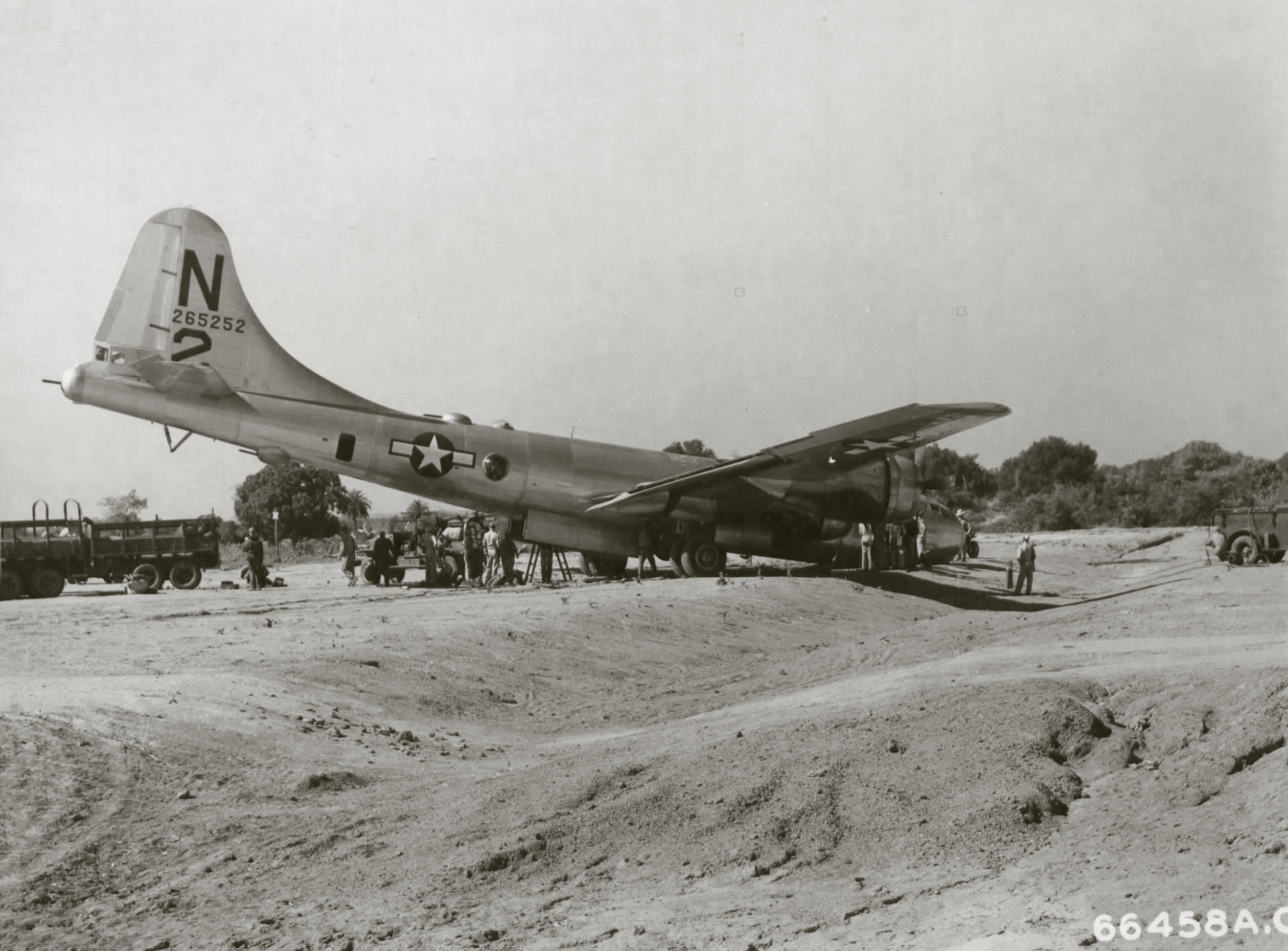 Asisbiz 42 65252 Boeing B-29 Superfortress N2 Landed With A Faulty ...