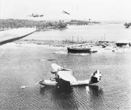 Asisbiz Beaufighter RAF 252Sqn attack a moored Cant Z.501 at seaplane base Preveza Greece IWM CM5296