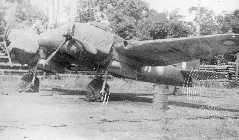 Asisbiz Beaufighter IC RAAF 30Sqn K A19 10 Gurney Strip Milne Bay Sept 1942