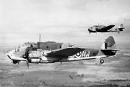 Asisbiz Bristol Beaufort I RAF 42Sqn AWS N1172 based at Leuchars Fife in flight with L9834 IWM CH2775a