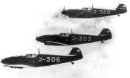 Asisbiz Messerschmitt Bf 109D1 Swiss AF 3.FlKp21 J 306 WNr 2301 in formation with J 302 n J 308 Switzerland 1940 01