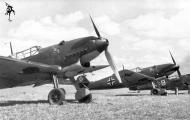 Asisbiz Messerschmitt Bf 109D1 3.ZG26 Yellow 9 foreground dispersal area Germany 1939 01