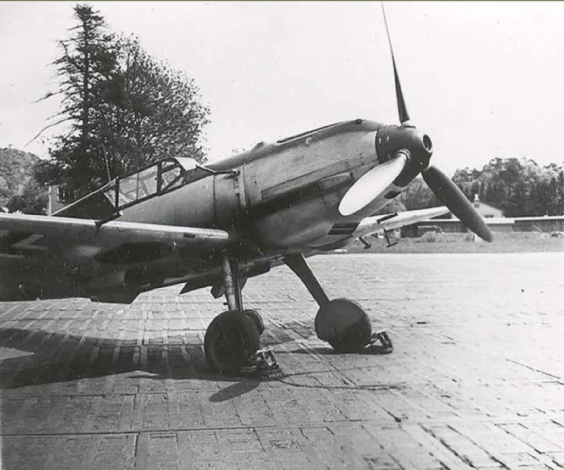 Asisbiz Messerschmitt Bf 109E4 Mandal airfield southern Norway 1940 01