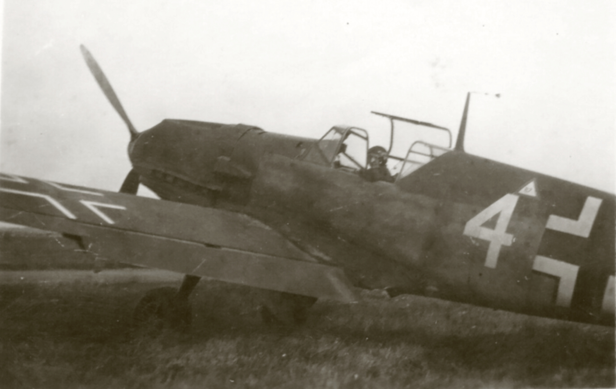 Asisbiz Messerschmitt Bf 109E 7.ErgGr JG2 White 4 Le Havre Octeville ...