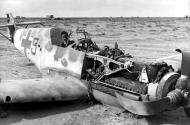 Asisbiz Messerschmitt Bf 109E7Trop 2.JG27 Black 5 abandoned North Africa 1941 01