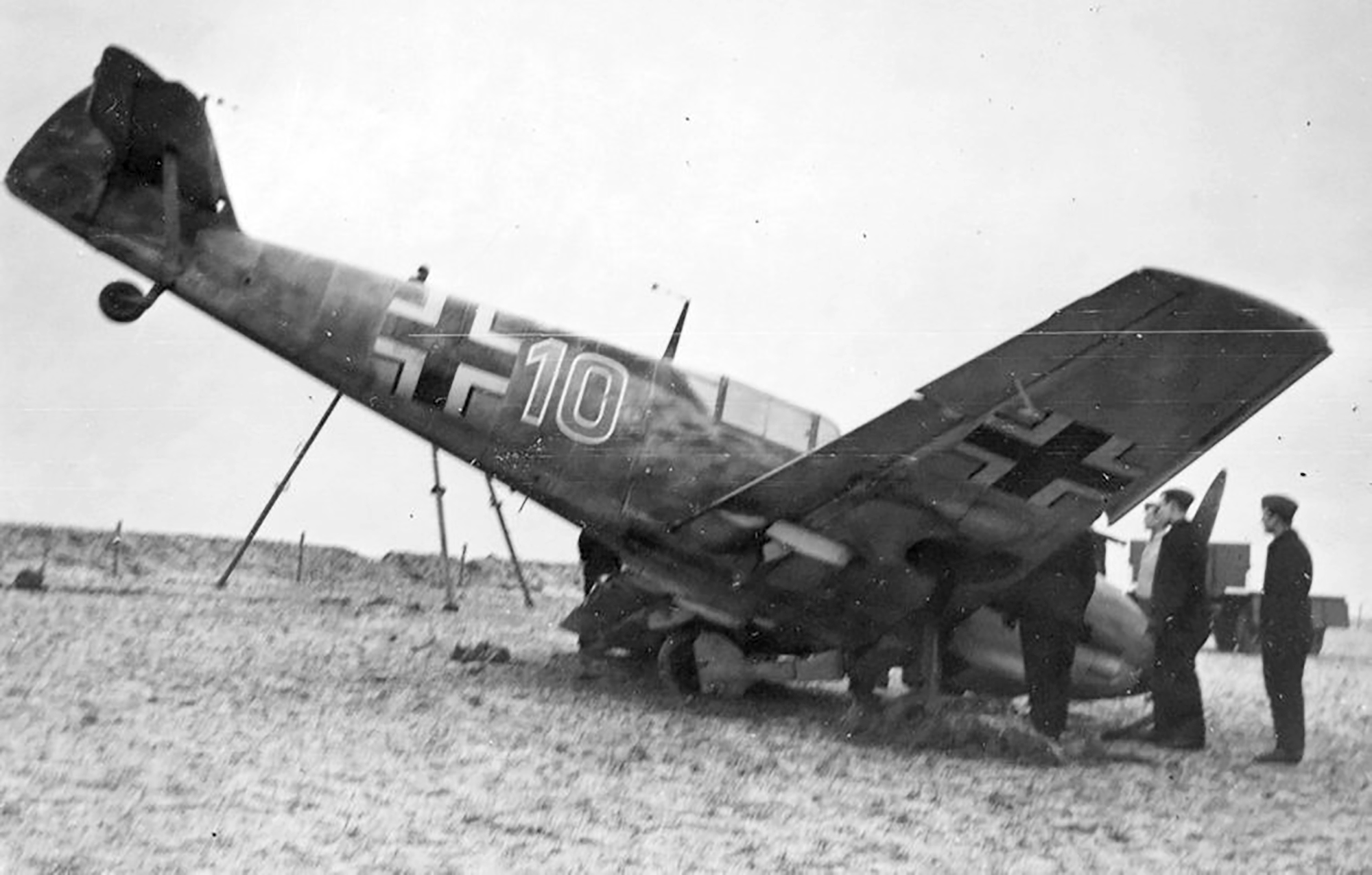 Asisbiz Messerschmitt Bf 109E1 10.ErgGrJG3 force landed Esbjerg autum ...