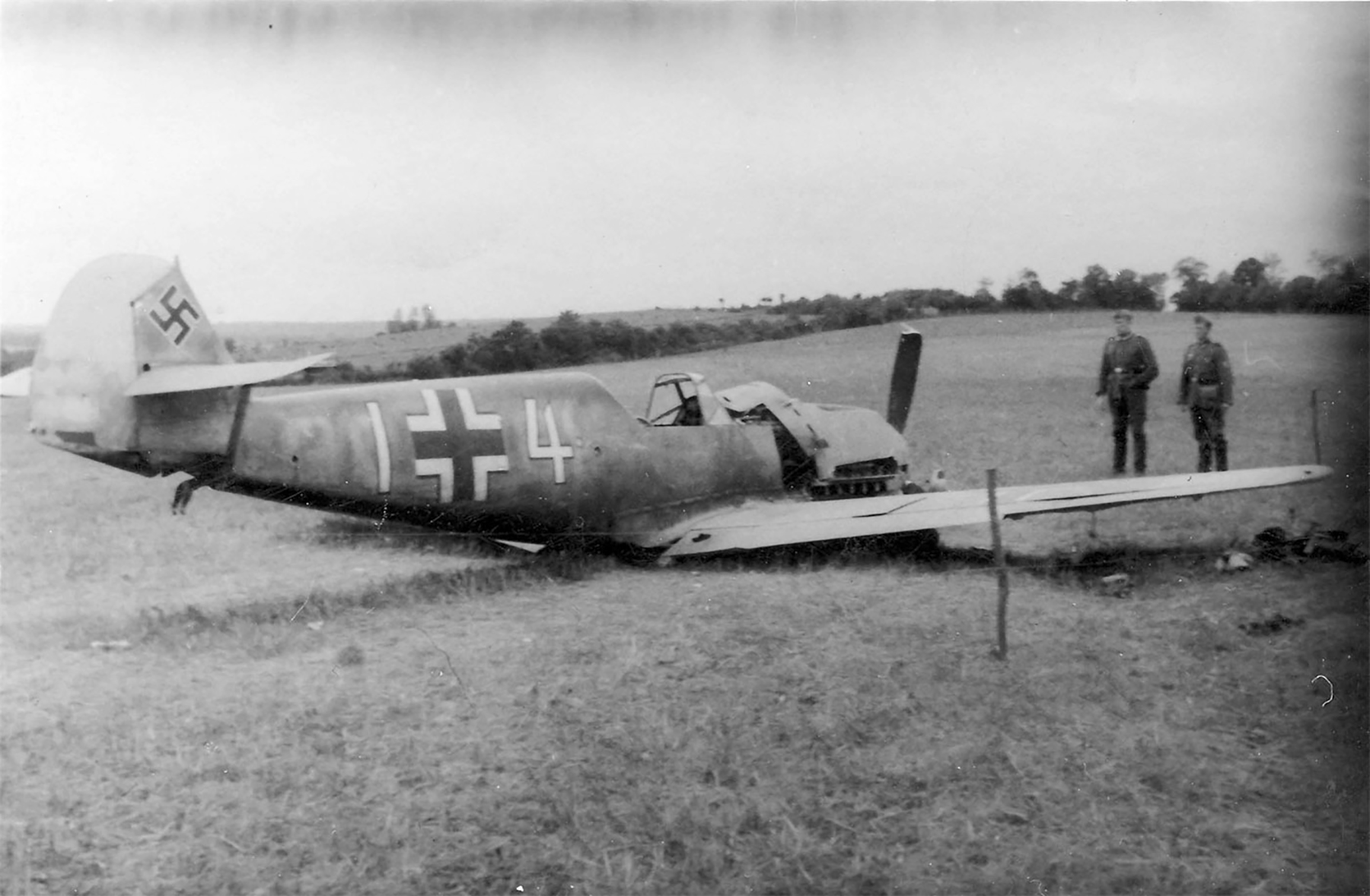 Asisbiz Messerschmitt Bf 109E3 7.JG3 White 4 crash landed France 1940 ...