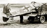 Asisbiz Messerschmitt Bf 109E3 6.JG51 Yellow 5 being salvaged 1940 01