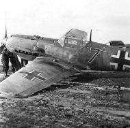 Asisbiz Messerschmitt Bf 109E4B 5.JG51 Black 7 landing incident France 1940 01