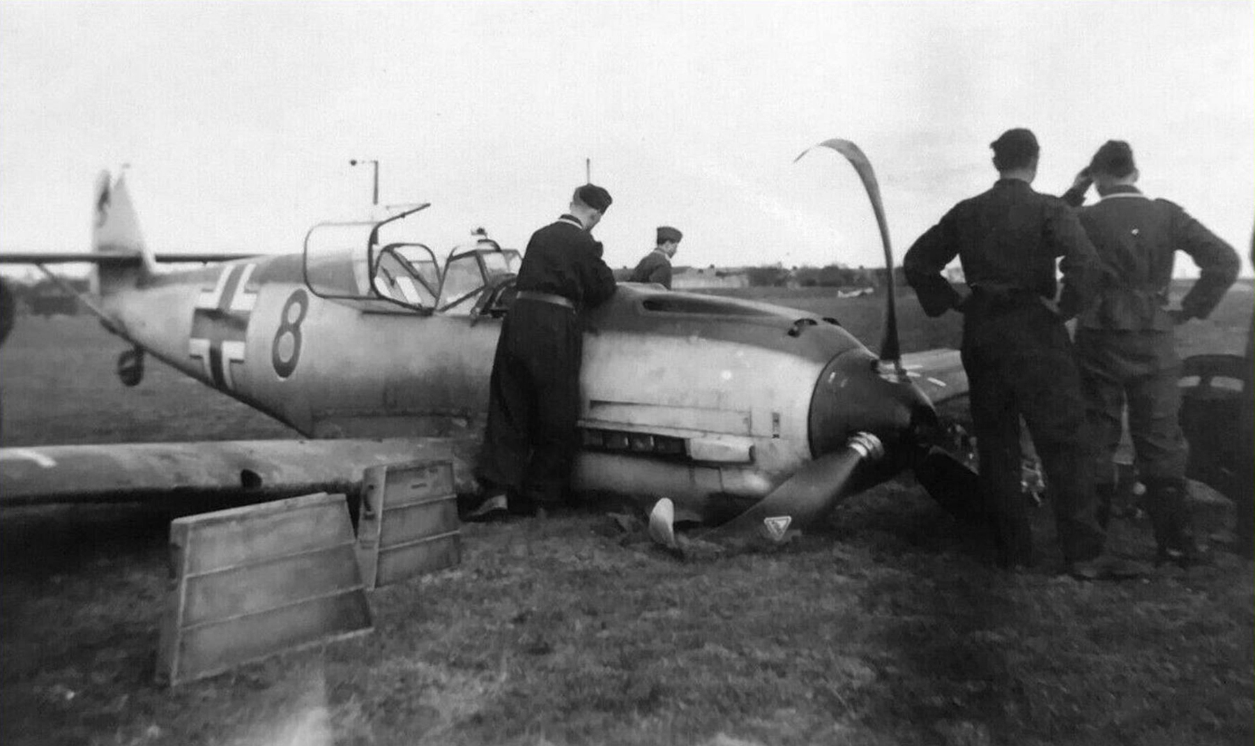 Asisbiz Messerschmitt Bf 109E1 5.JG52 Black 8 Ludwig Bielmeyer Speyer ...