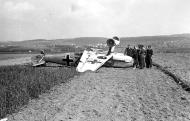 Asisbiz Messerschmitt Bf 109E 5.JG54 Red 2 being salvaged after a force landing 1940 01