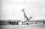 Asisbiz Messerschmitt Bf 109E 5.JG54 Red 2 being salvaged after a force landing 1940 02