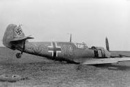 Asisbiz Messerschmitt Bf 109E1 9.JG52 Yellow 10 landing incident 1941 01