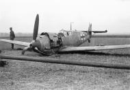 Asisbiz Messerschmitt Bf 109E1 9.JG52 Yellow 10 landing incident 1941 02