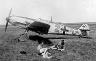 Asisbiz Messerschmitt Bf 109E1 9.JG52 Yellow 2 Pipera Rumania Sep 1941 01