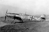 Asisbiz Messerschmitt Bf 109E4 9.JG52 Yellow 1 taxing Coquelles France Sep 1940 01