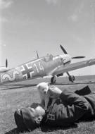 Asisbiz Messerschmitt Bf 109E7 9.JG52 Yellow 14 Pipera Bucharest 1941 01