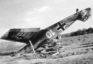 Asisbiz Messerschmitt Bf 109E1 1.JG53 White 10 landing accident 02