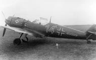 Asisbiz Messerschmitt Bf 109E1 5.JG53 Black 14 Germany 1940 01