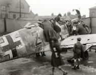 Asisbiz Messerschmitt Bf 109E4 5.JG54 Black 2 Ernst Wagner WNr 5178 force landed Kent 25th Oct 1940 01