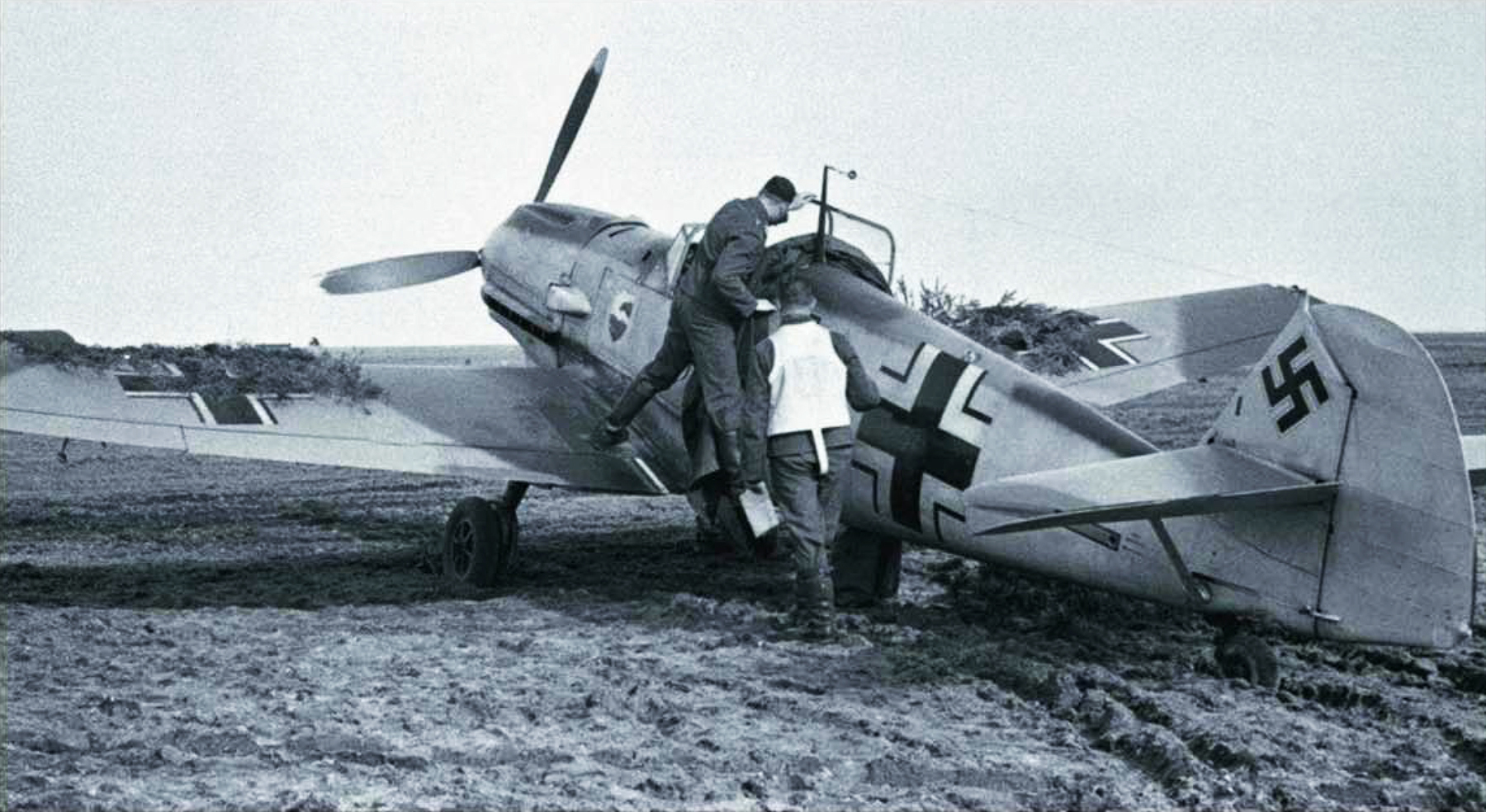 Asisbiz Messerschmitt Bf 109e3 6 Jg77 Pilot Preparing For Take Off