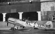 Asisbiz Messerschmitt Bf 109E Stammkennzeichen Stkz NL+II being refueled Kjeller near Oslo 1940 01