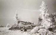 Asisbiz Messerschmitt Bf 109E1 5.(J)TG186 warming the engine prior to flight winter 1939 40 02