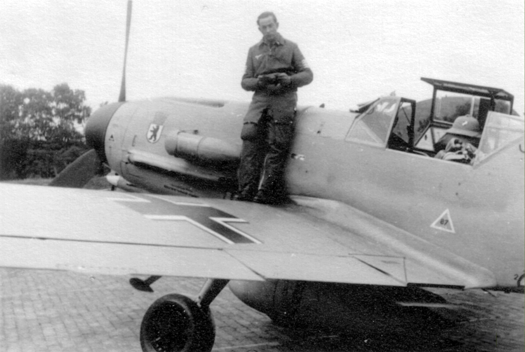 Asisbiz Messerschmitt Bf 109F4Trop 6.JG27 Erich Krenzke prior to ferry ...