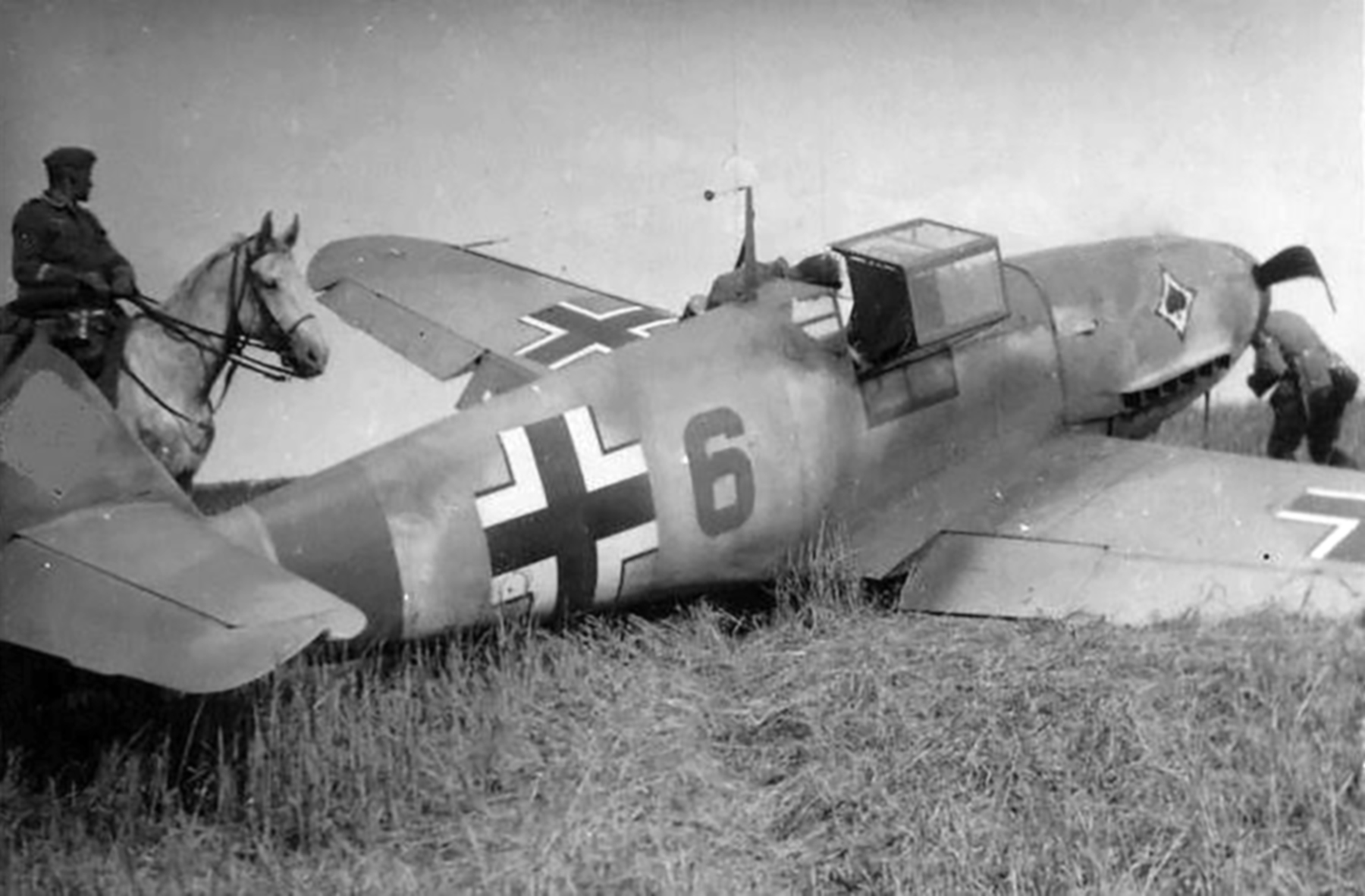 Asisbiz Messerschmitt Bf 109F2 3.JG53 Yellow 6 landing mishap Ukraine ...