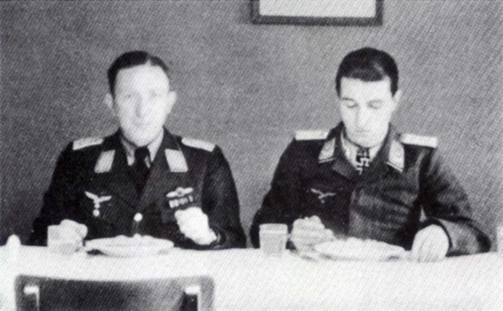 Asisbiz Aircrew Luftwaffe Jg54 Aces Heinz Lange And Walter Nowotny