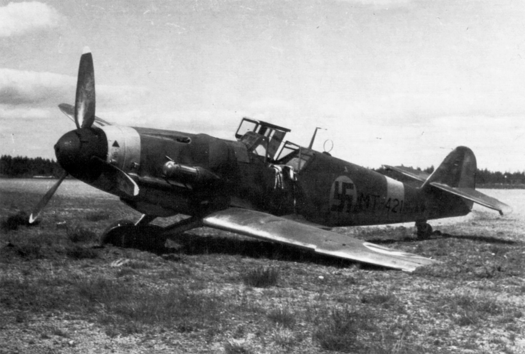 Asisbiz Messerschmitt Bf 109g6trop Faf 1 Hlelv30 Mt421 Finland 1943 01