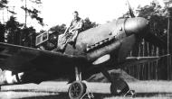 Asisbiz Messerschmitt Bf 109G6 1.JG302 Willi Reschke sitting on his aircraft 01