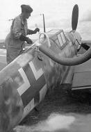 Asisbiz Messerschmitt Bf 109G6W Stab I.JG50 Green 1 Hermann Graf Holland 1943 03