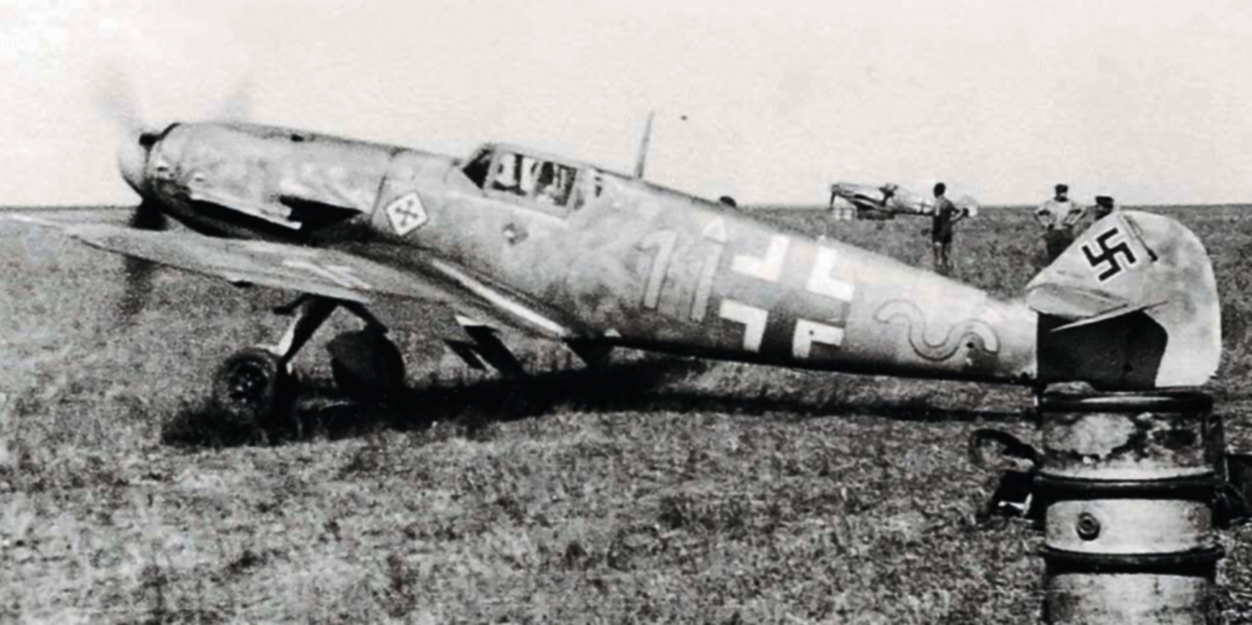 Asisbiz Messerschmitt Bf 109G2 9.JG52 Yellow 11 Hermann Graf WNr 