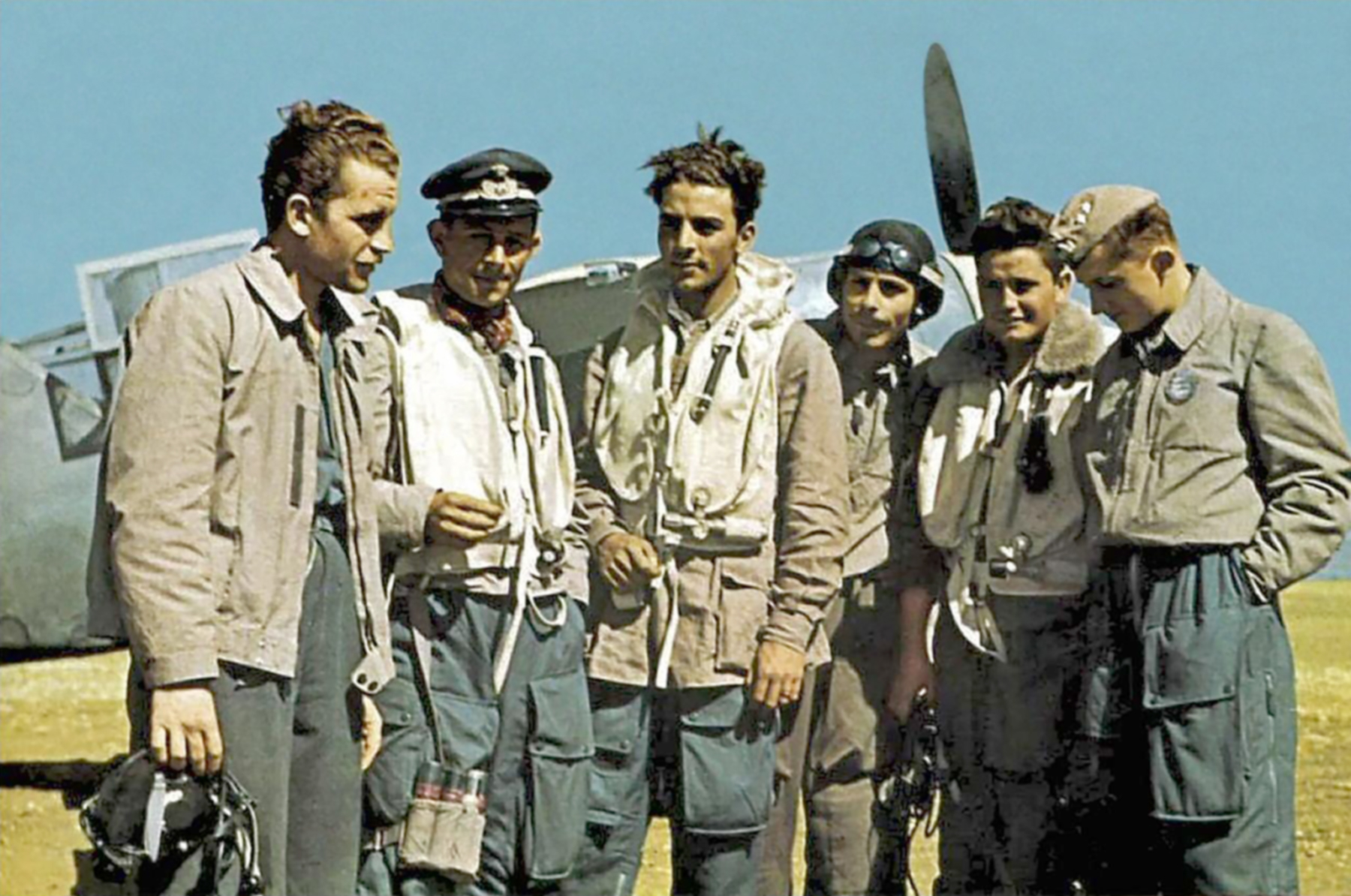 Asisbiz Aircrew Italian pilots RA 365 Squadron Sicily 1943 01