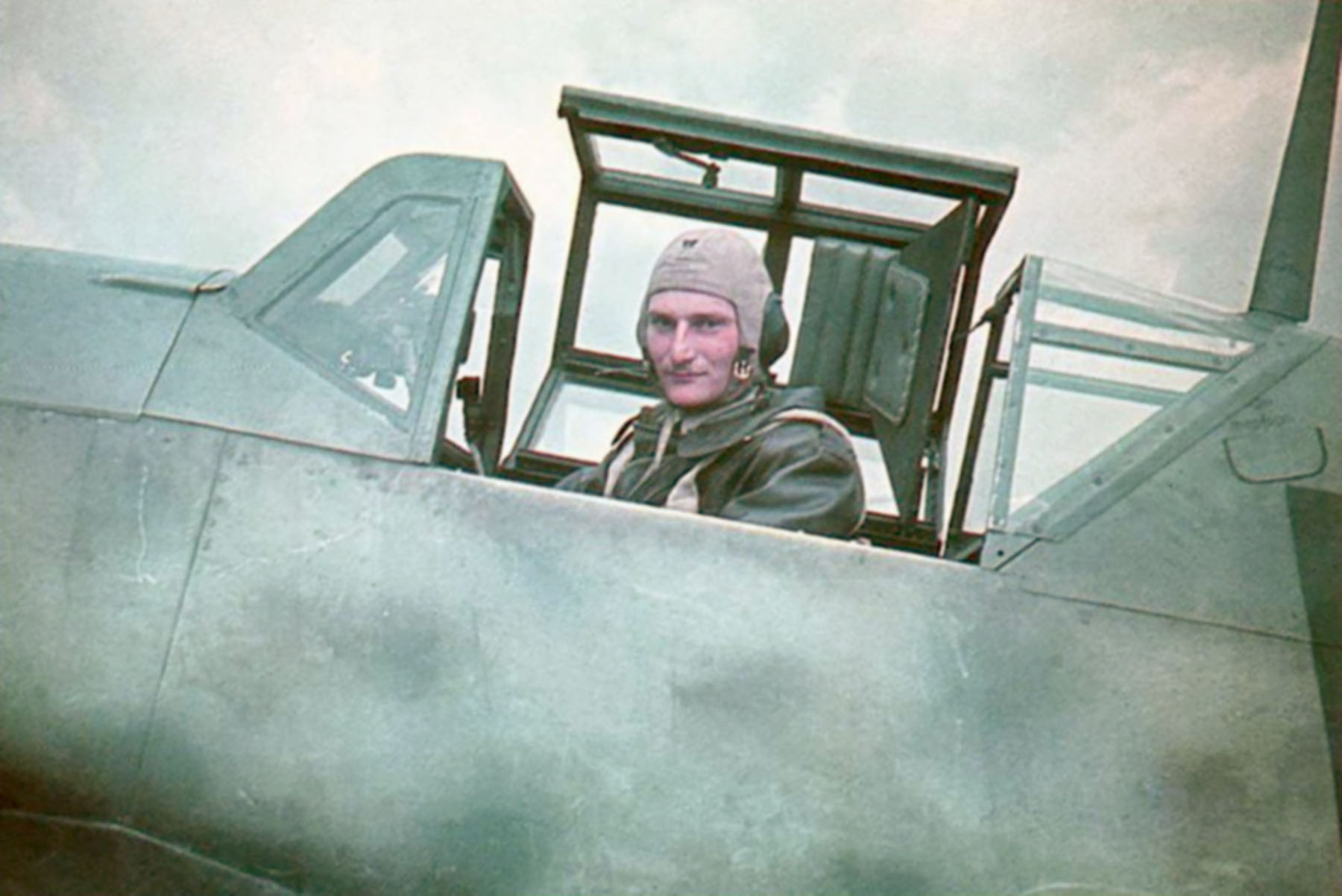 Messerschmitt-Bf-109G6R3-RHAF-Szazadparancsnok-5.2-unknown-pilot-Hungary-1944-04.jpg