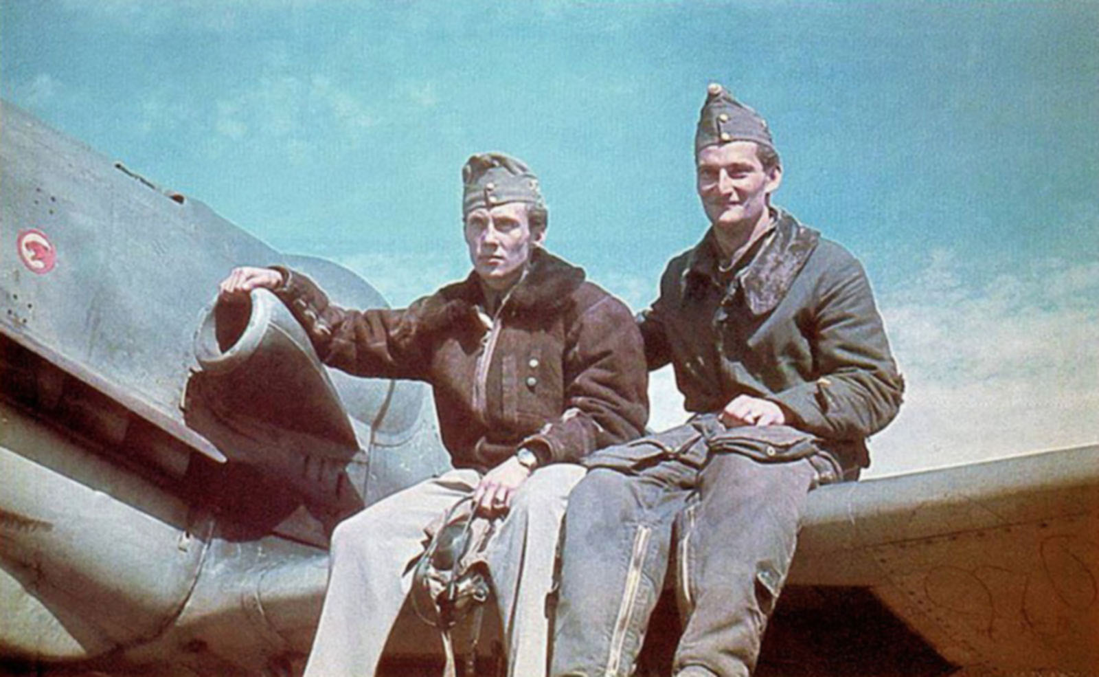 Messerschmitt-Bf-109G6R3-RHAF-Szazadparancsnok-5.2-unknown-pilot-Hungary-1944-05.jpg