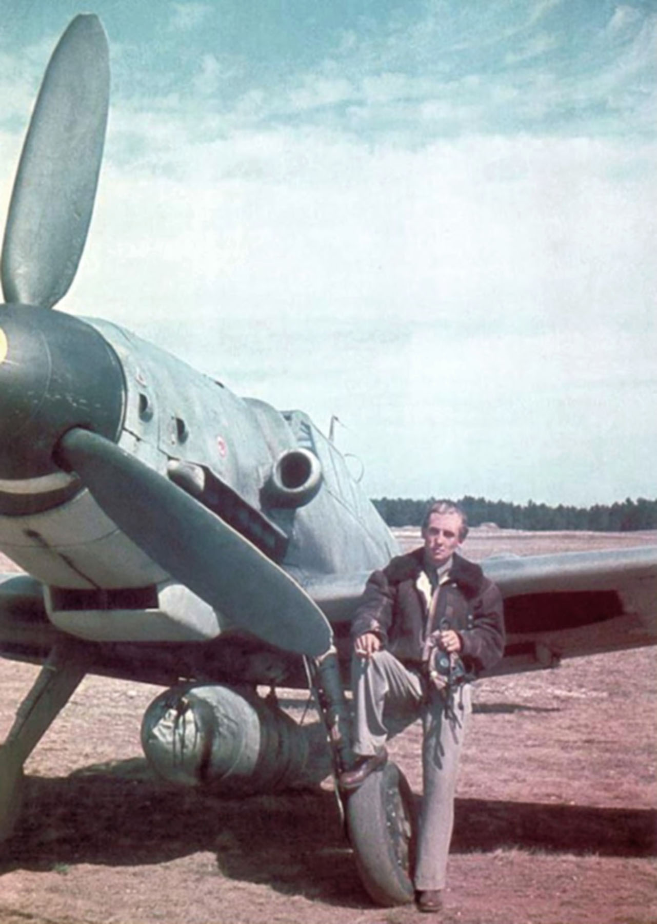 Messerschmitt-Bf-109G6R3-RHAF-Szazadparancsnok-5.2-unknown-pilot-Hungary-1944-06.jpg