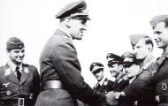 Asisbiz Aircrew Luftwaffe pilots I.NJG1 Wilhelm Johnen with Werner Streib June 1943 01