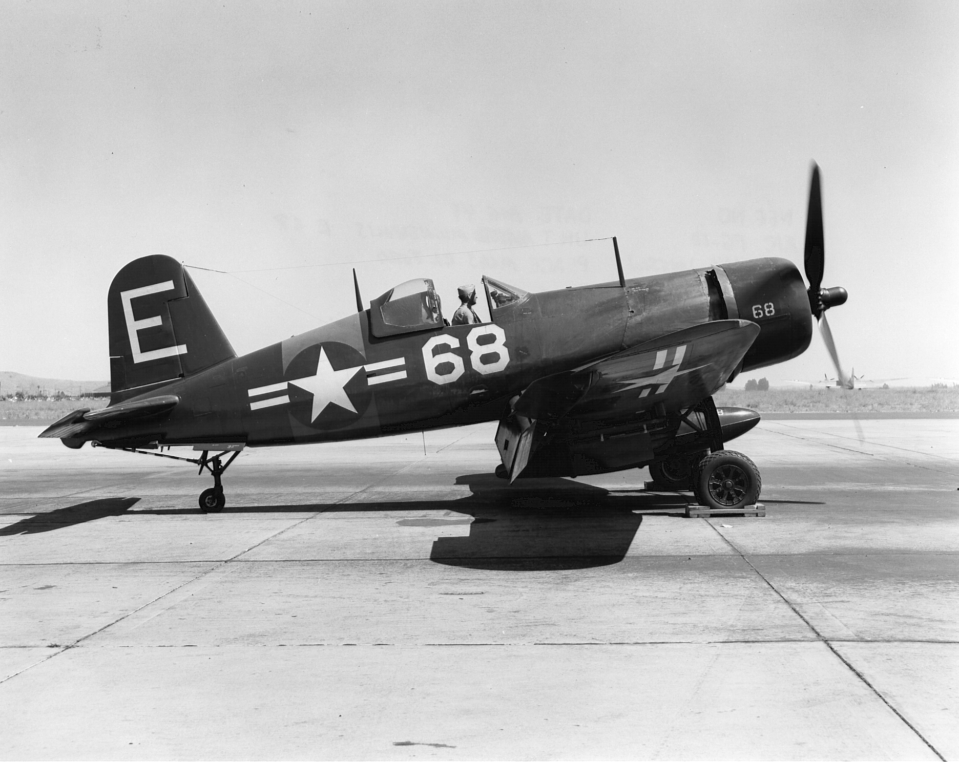 Asisbiz Vought F4U-1D Corsair MARTU White E68 NAS Minneapolis at MCAS ...