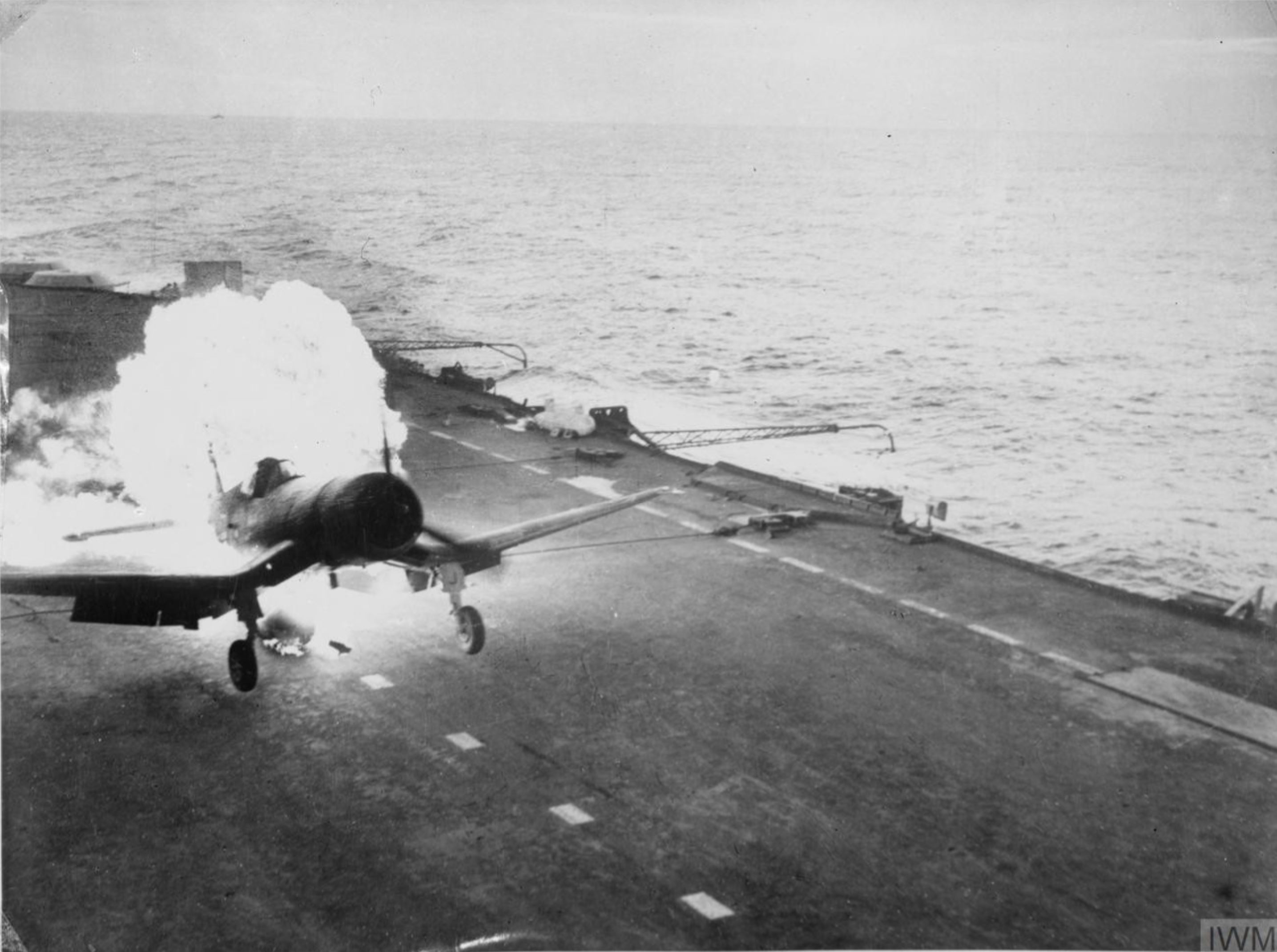 Asisbiz Fleet Air Arm Corsair Landing On Hms Victorious Lt Cdr Freddy