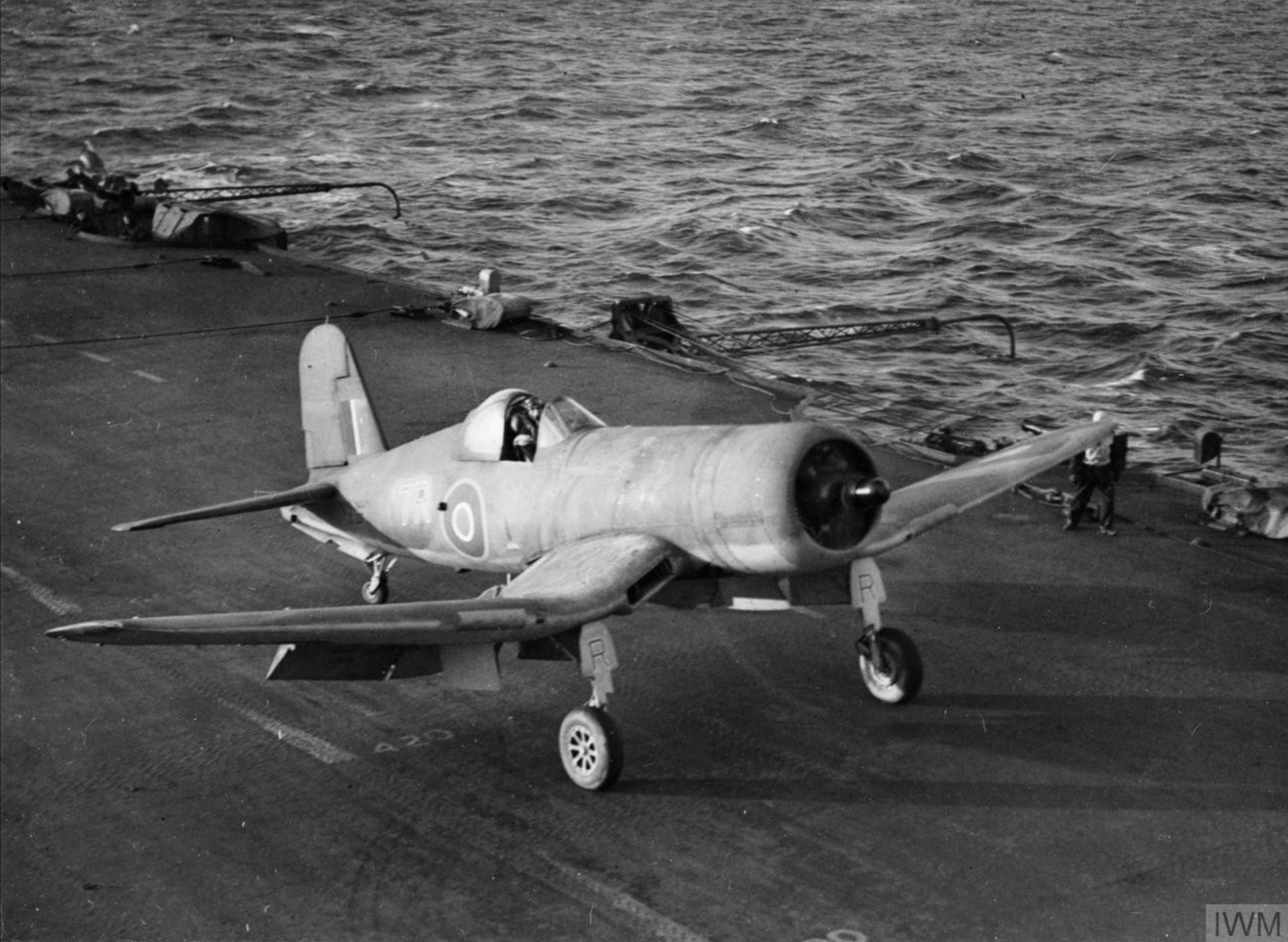 Asisbiz Fleet Air Arm Nas Corsair Ii Red R Landing Aboard Hms Illustrious Dec Iwm A