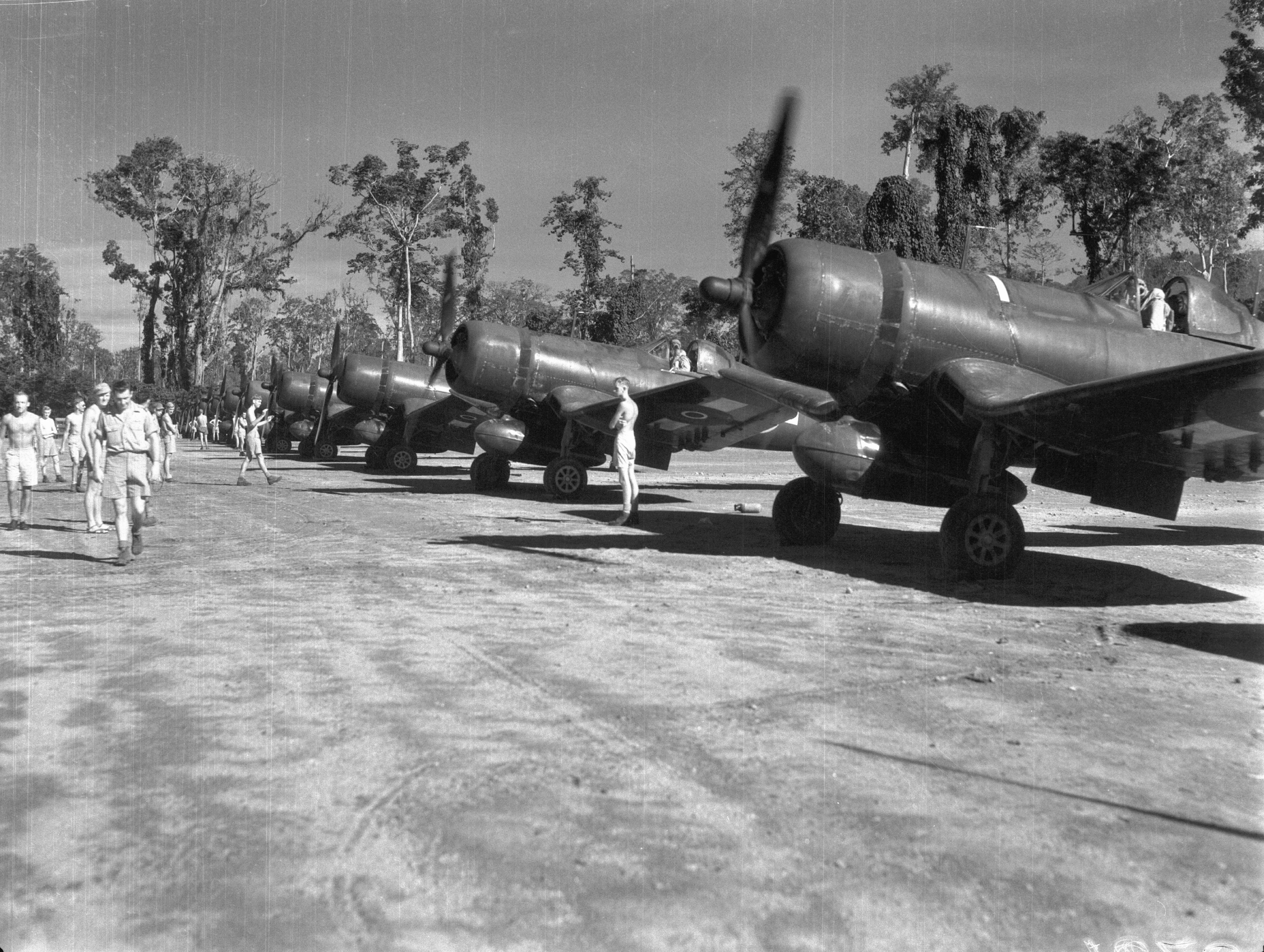 Asisbiz Rnzaf Vought F U D Corsairs Of Sqn Prior To Departure For New Zealand At Piva