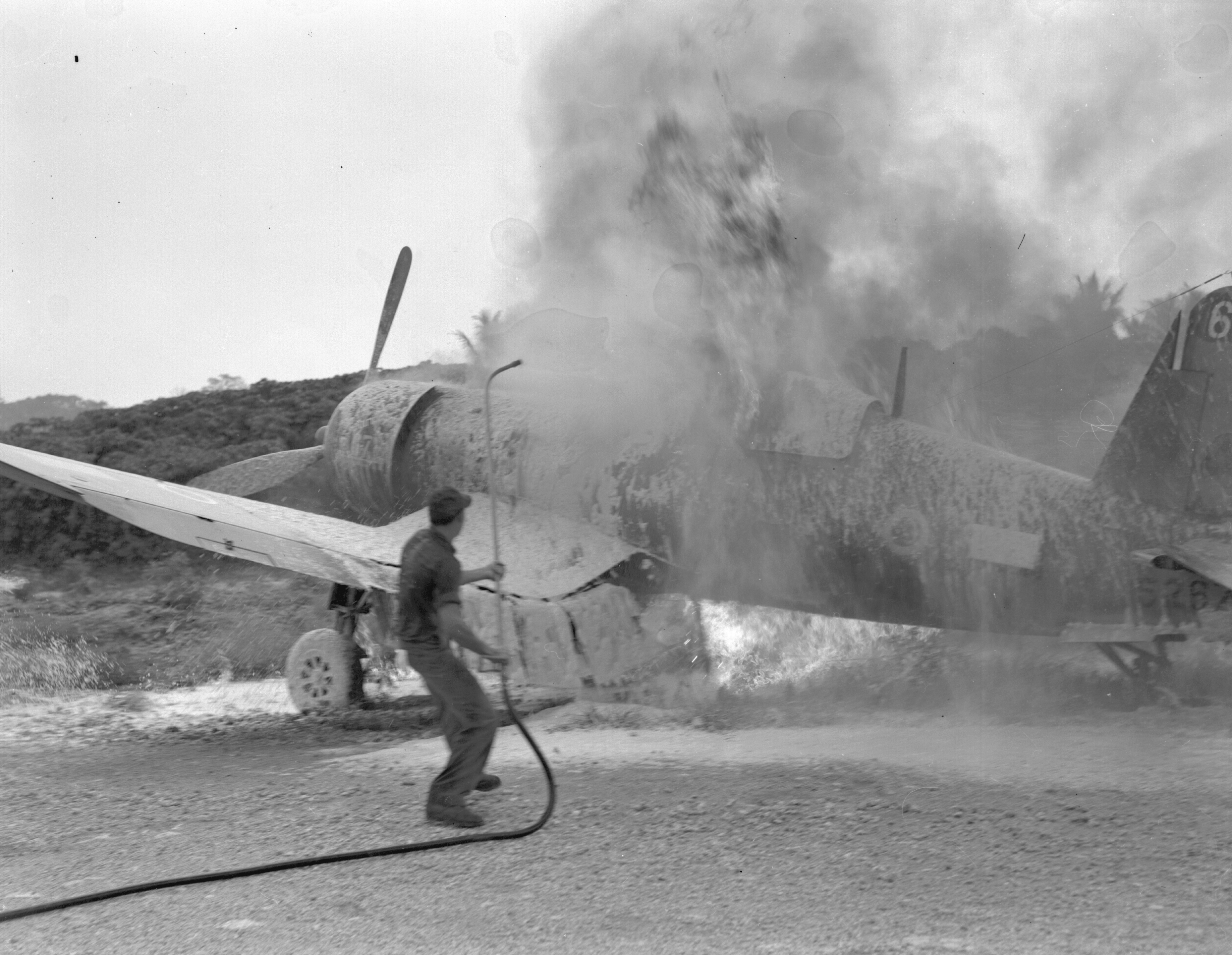 Asisbiz Vought F U D Corsair Rnzaf Sqn Po Nw Mccready White