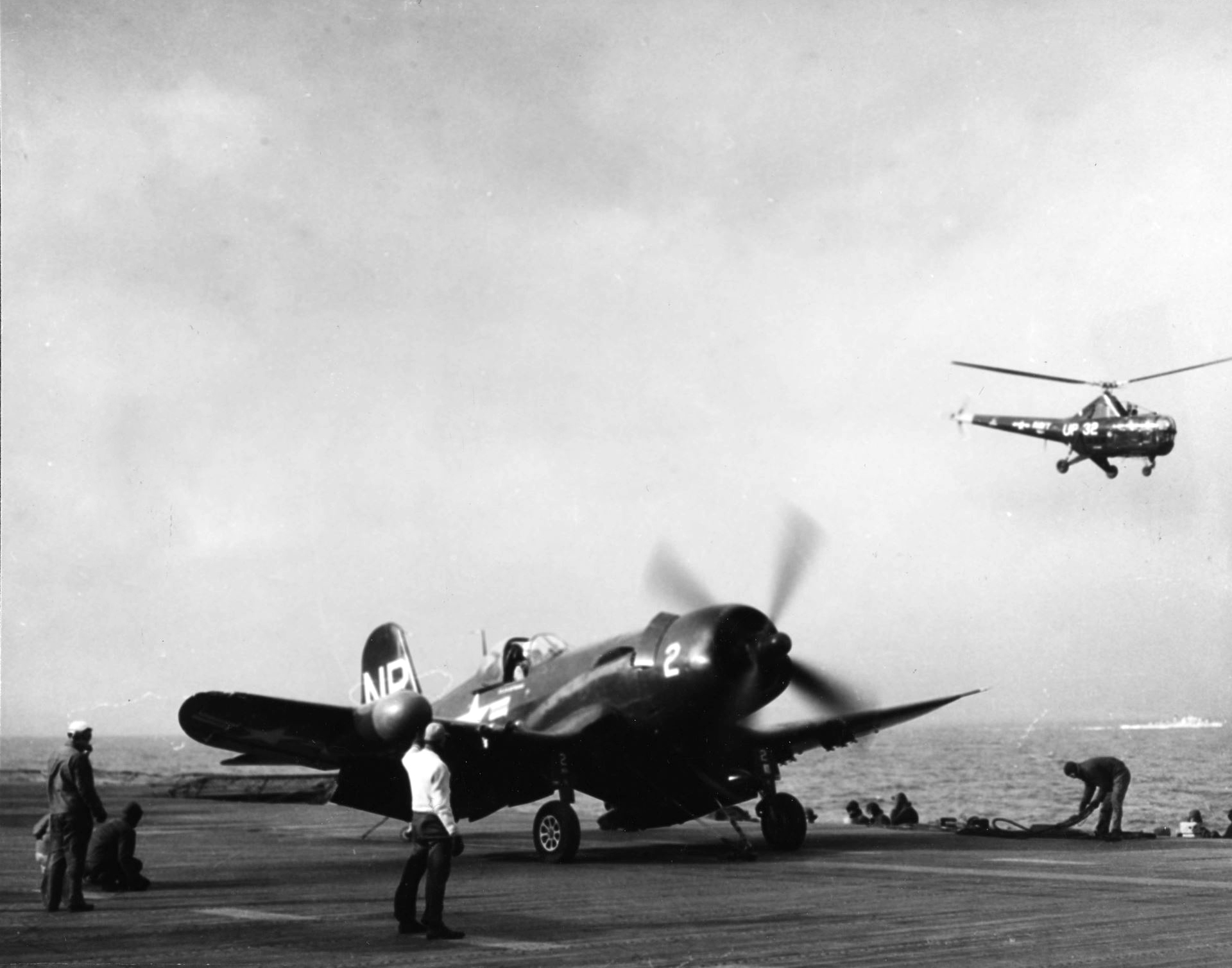 F 4 f 5 n. Французские f 4 u 5 n. USS Essex 1952.