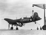 Asisbiz Vought F4U 1 Corsair VF 17 White 17F13 aboard CV 17 USS Bunker Hill July 1943 01