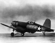 Asisbiz Vought F4U 1 Corsair VF 17 White 17F21 prelaunch CV 17 USS Bunker Hill July 1943 01