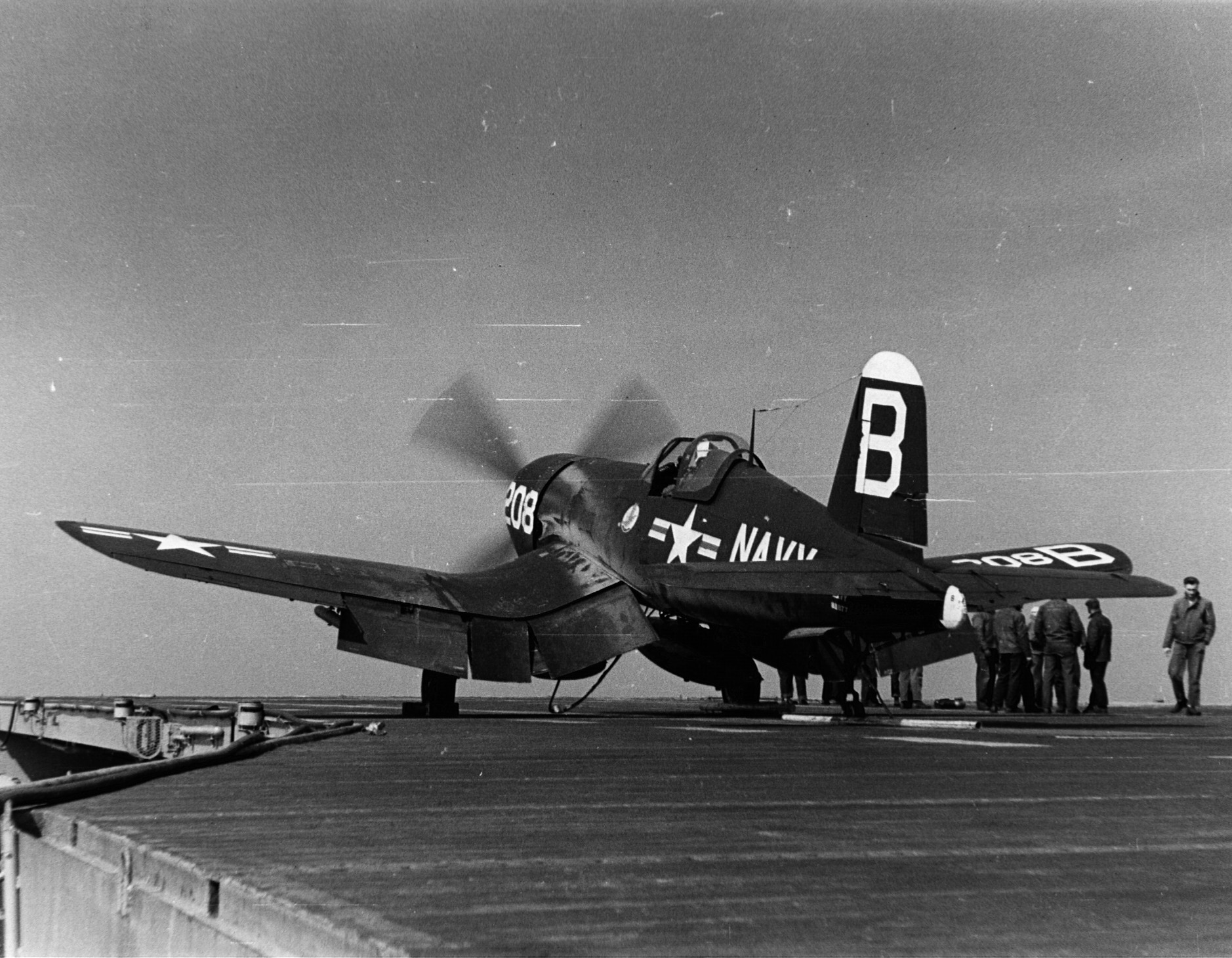 Asisbiz Vought F4U 4 Corsair VF 192 White B208 Preparing To Lunch CV 37 ...